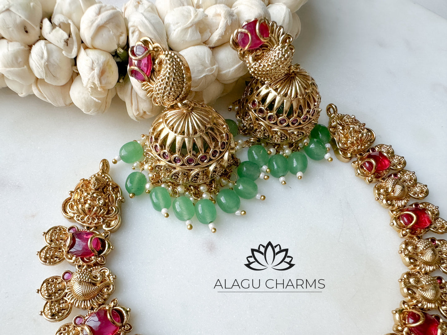 Exquisit Necklace Set with peacock motifs