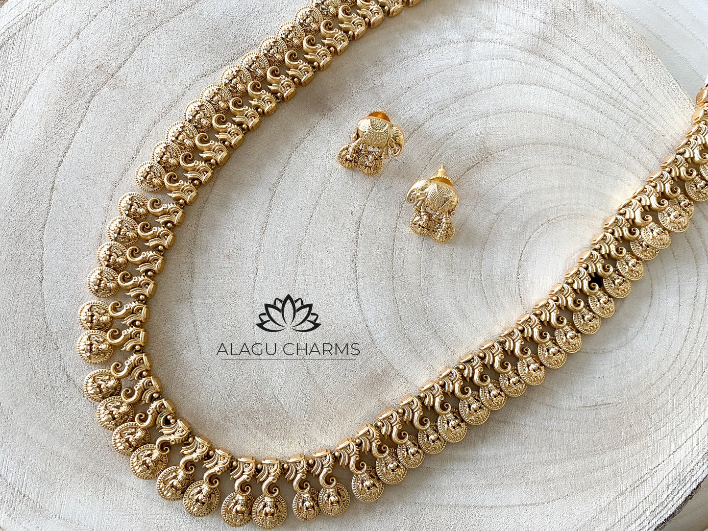 Antique Gold Indian jewellery in Germany