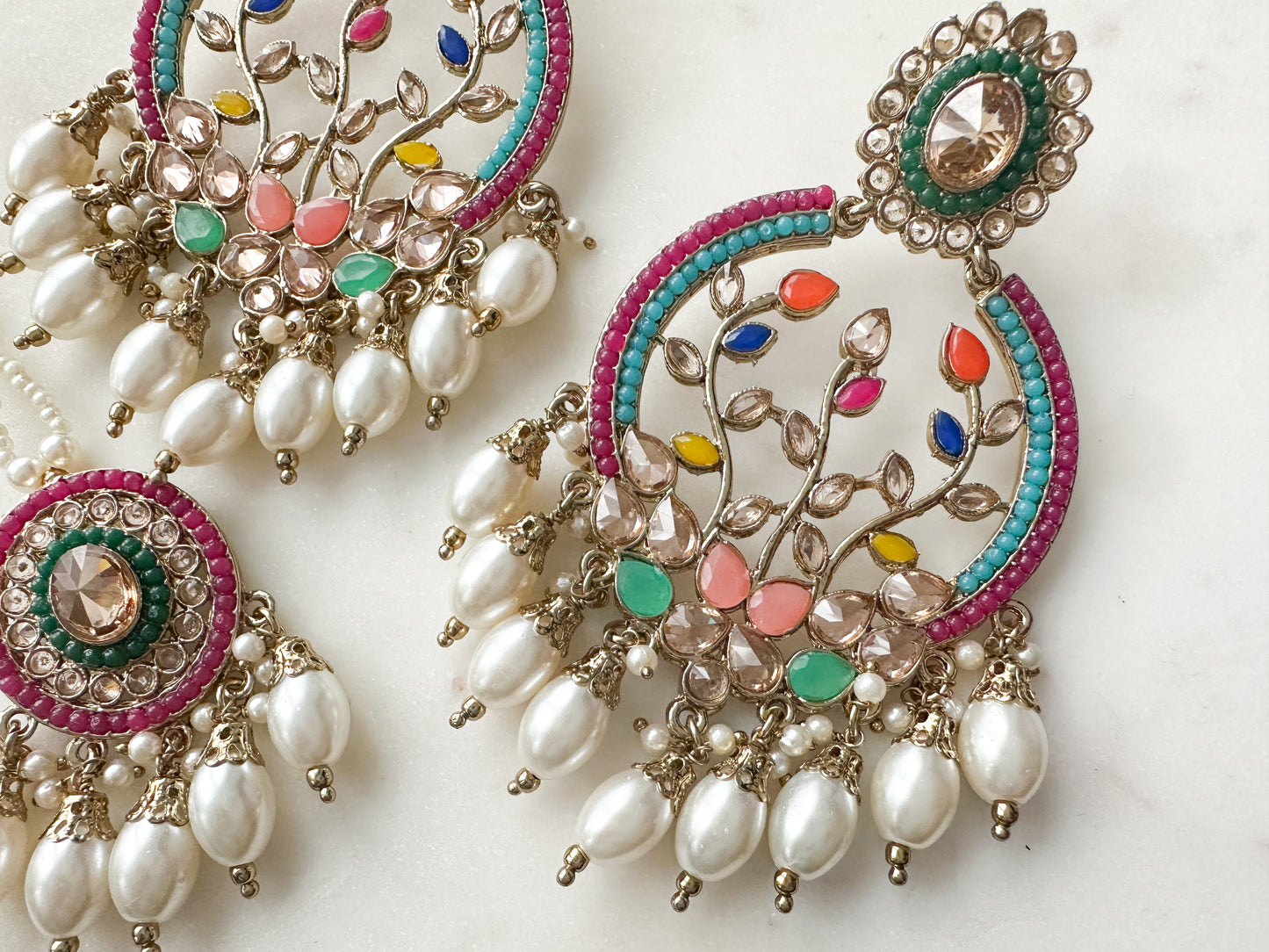Diya - Exquisite Leaf-Cut Earring Tikka Set