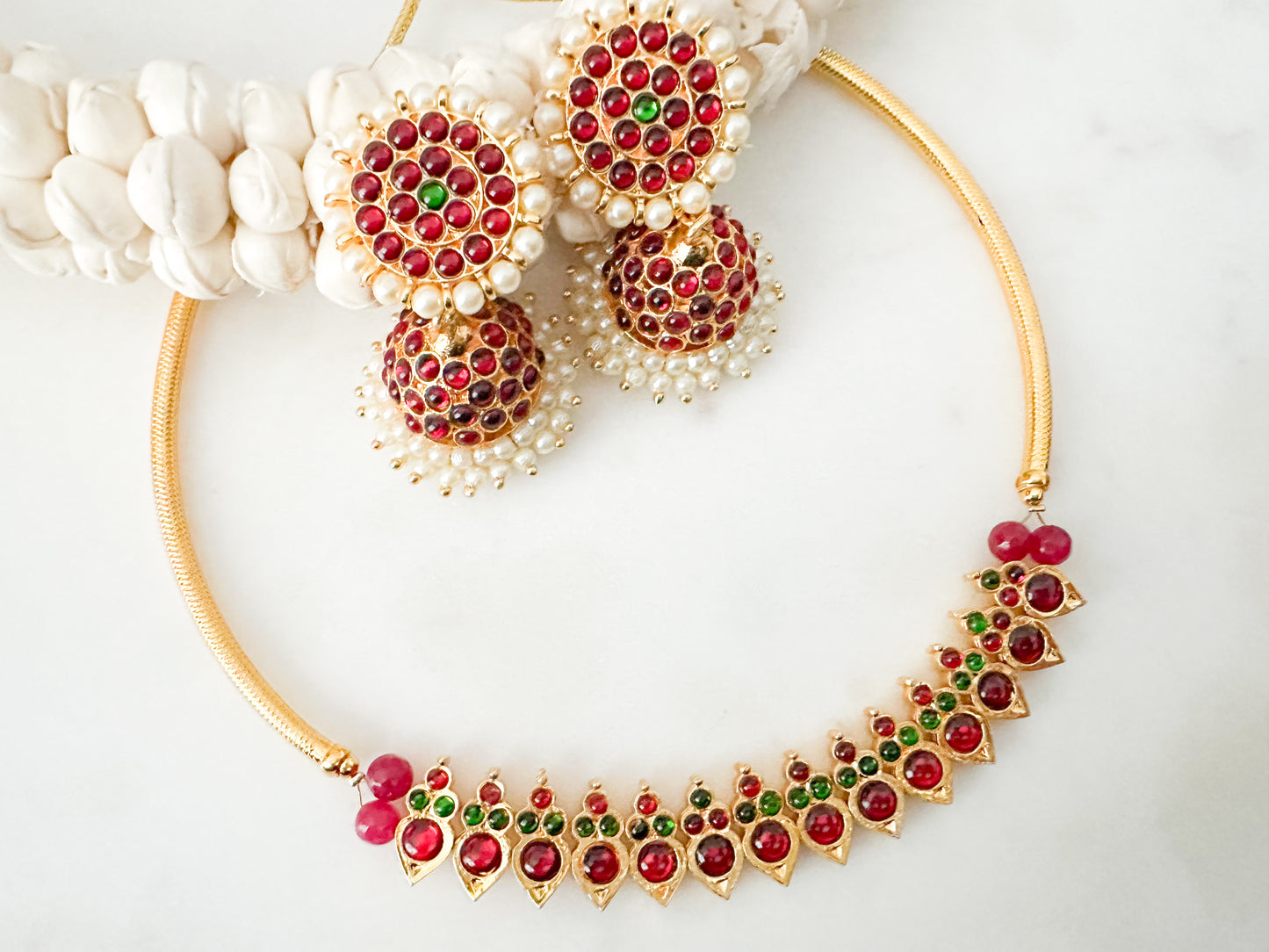 Arakku kemp neck piece with matching jhumka (red green)