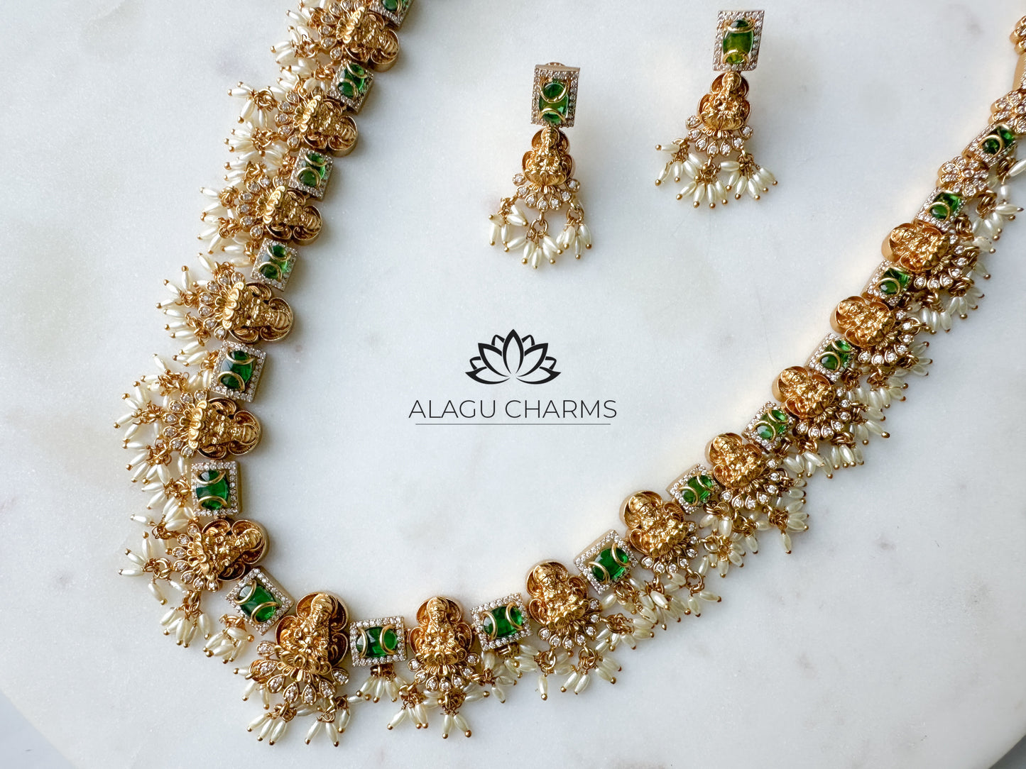 Temple Long Chain with green details