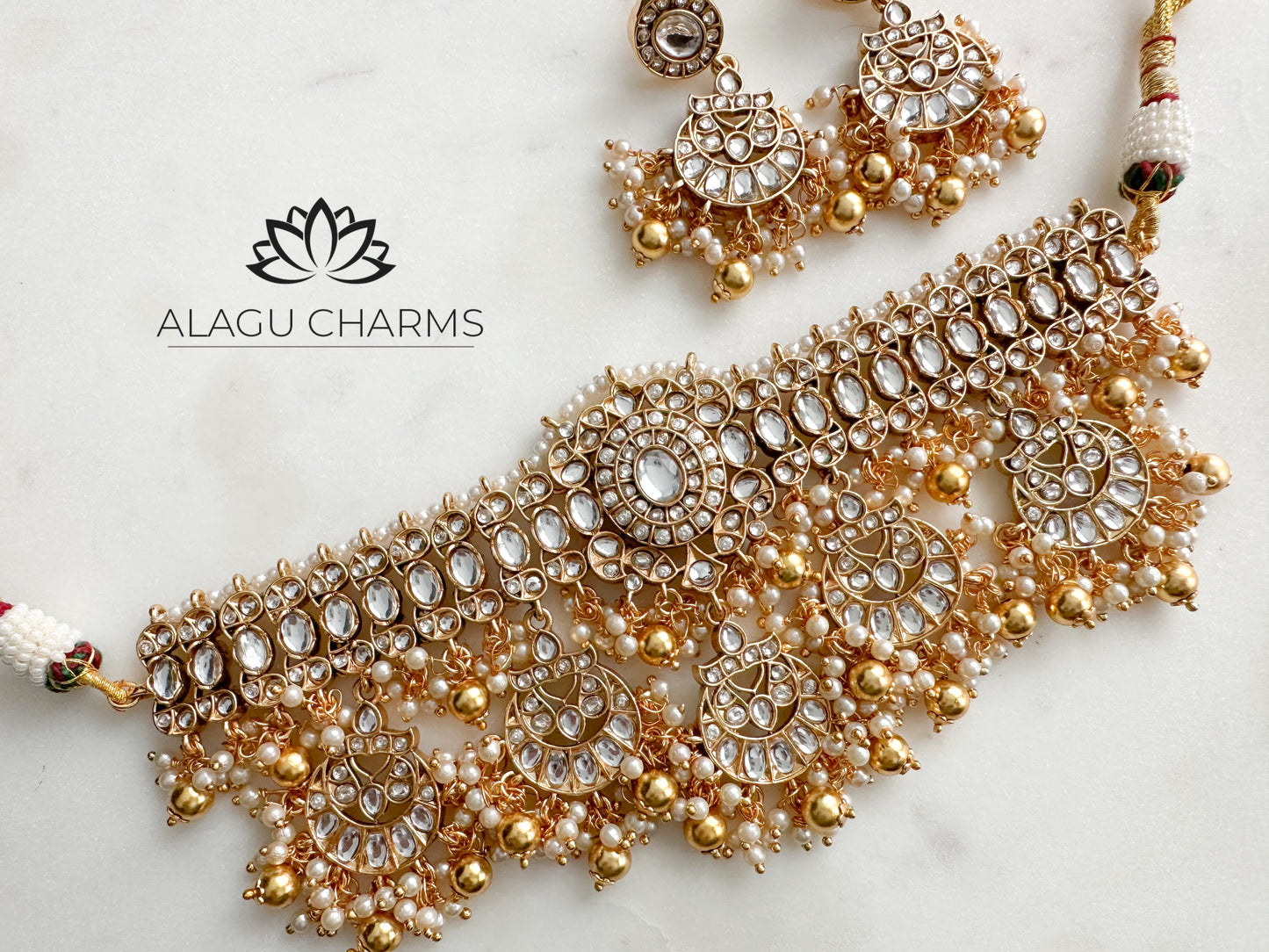 Majestic choker set with traditional flair