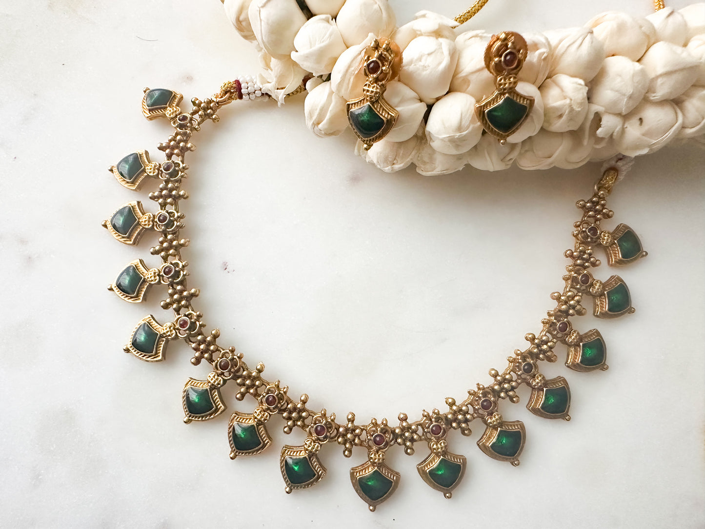 Antique gold necklace sets with green details