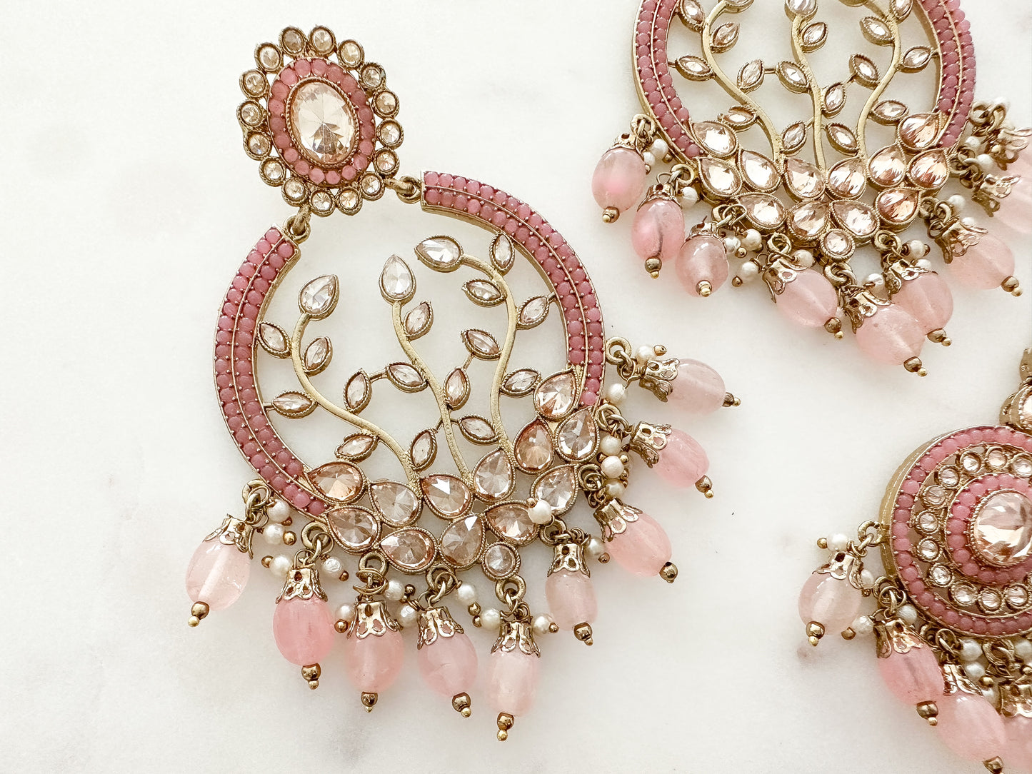 Exquisite Leaf-Cut Earring Tikka Set