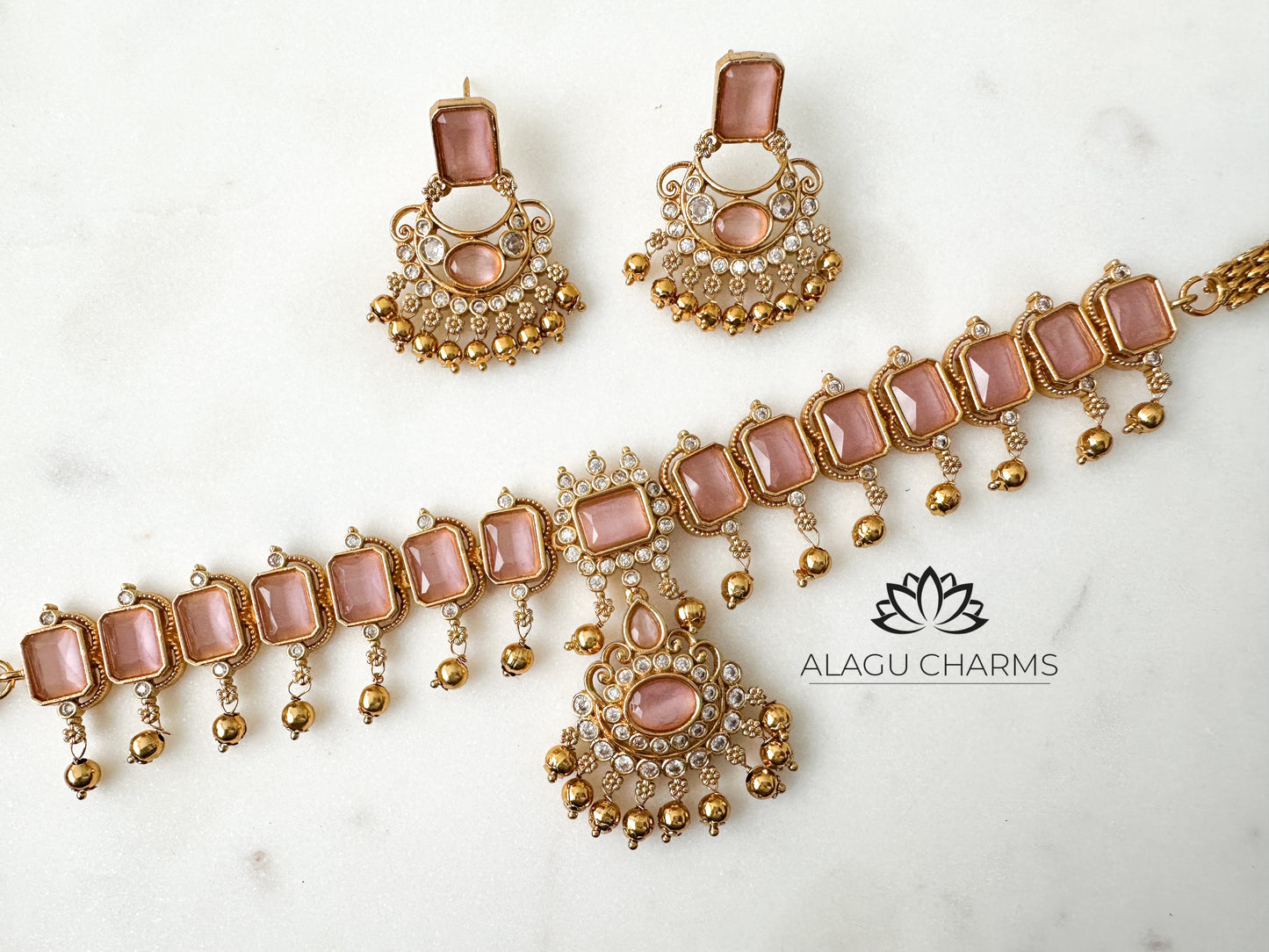 Vyraa- Exquisit Light pink choker set