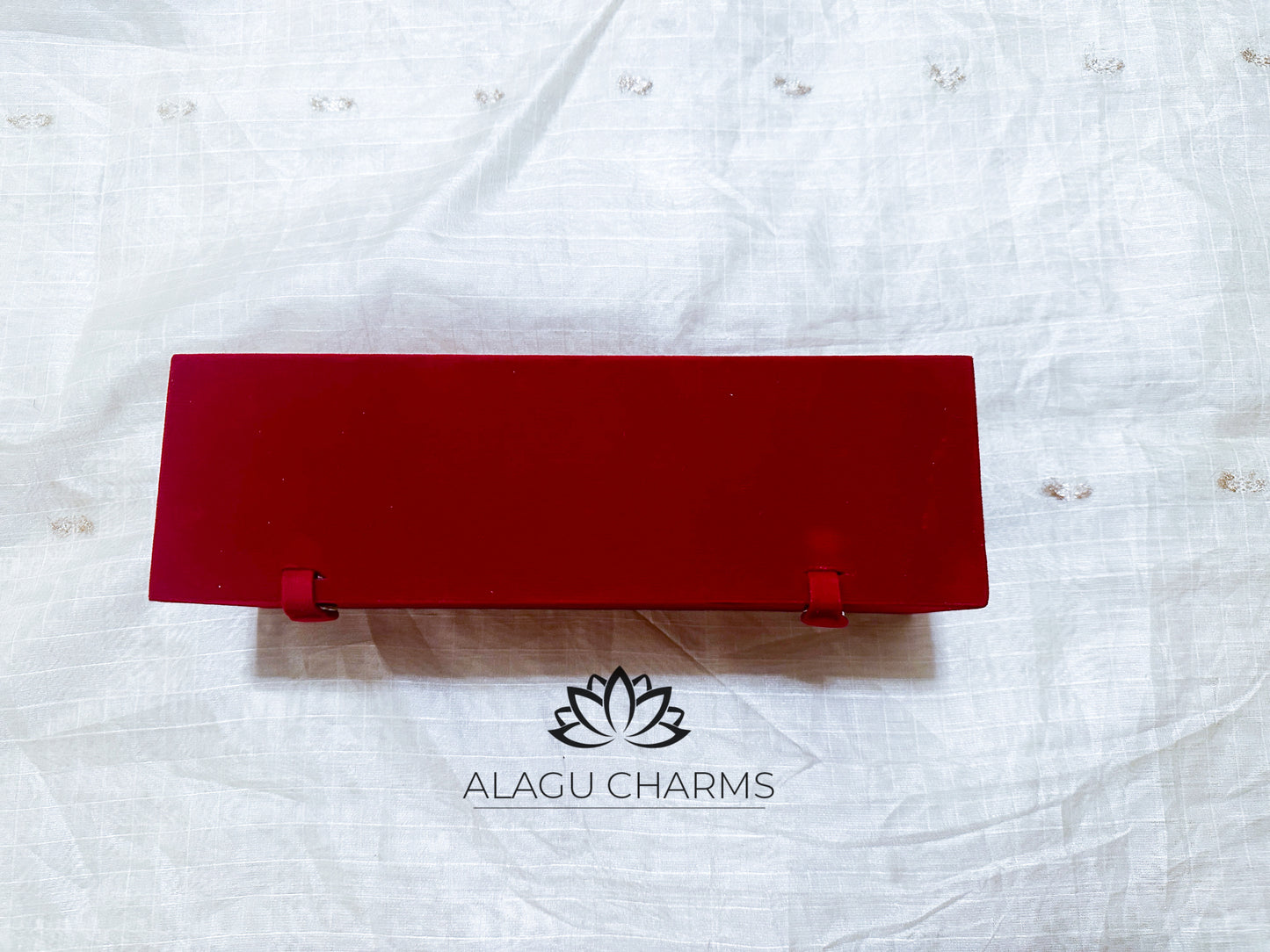 Velvet earrings organiser