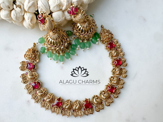 Exquisit Necklace Set with peacock motifs