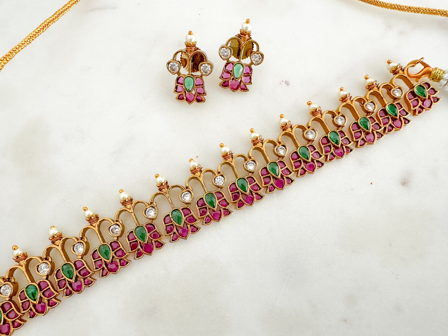 Jamila- Flexible kemp necklace set