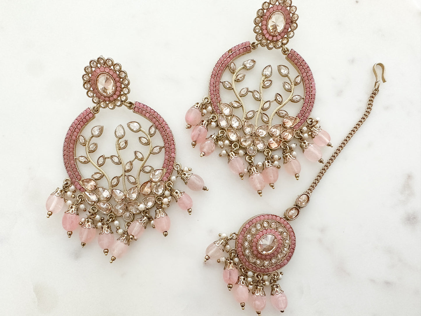 Exquisite Leaf-Cut Earring Tikka Set