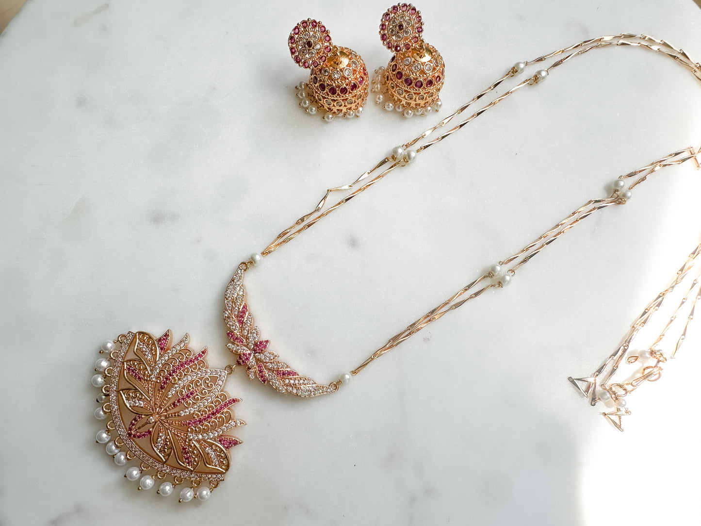 Aranika- Lotus Long Chain Set (Ruby white)