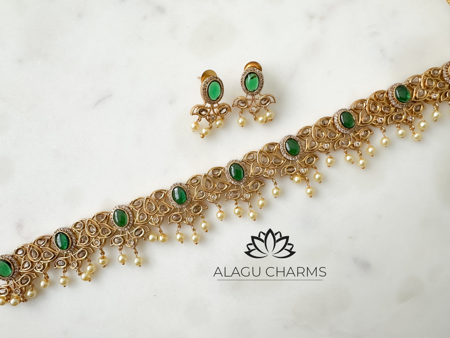 Traditional Choker Set with green details