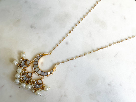 Pearl chain with Mother of Pearl pendant