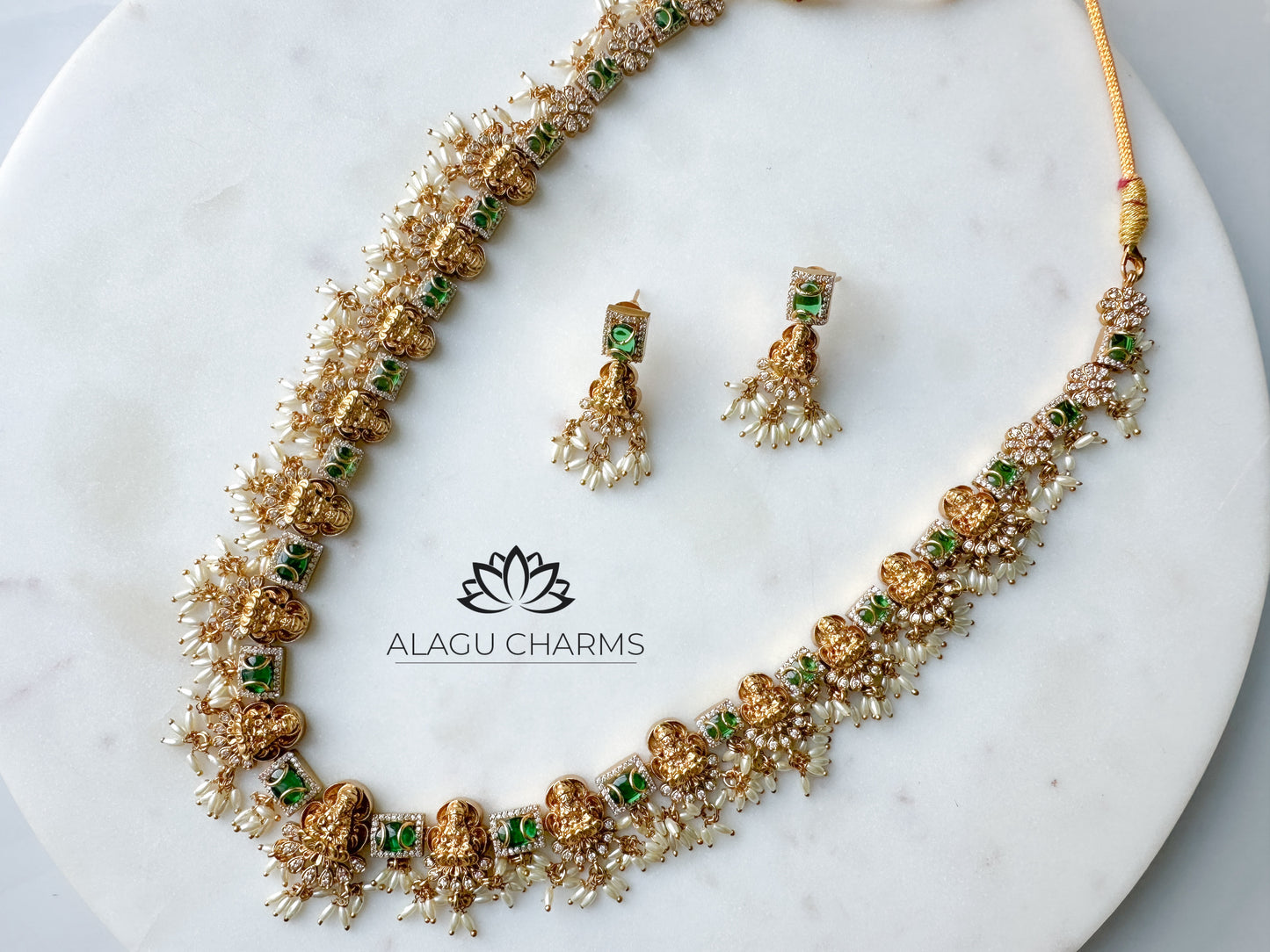 Temple Long Chain with green details