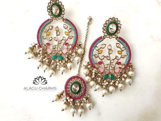 Exquisite Leaf-Cut Earring Tikka Set