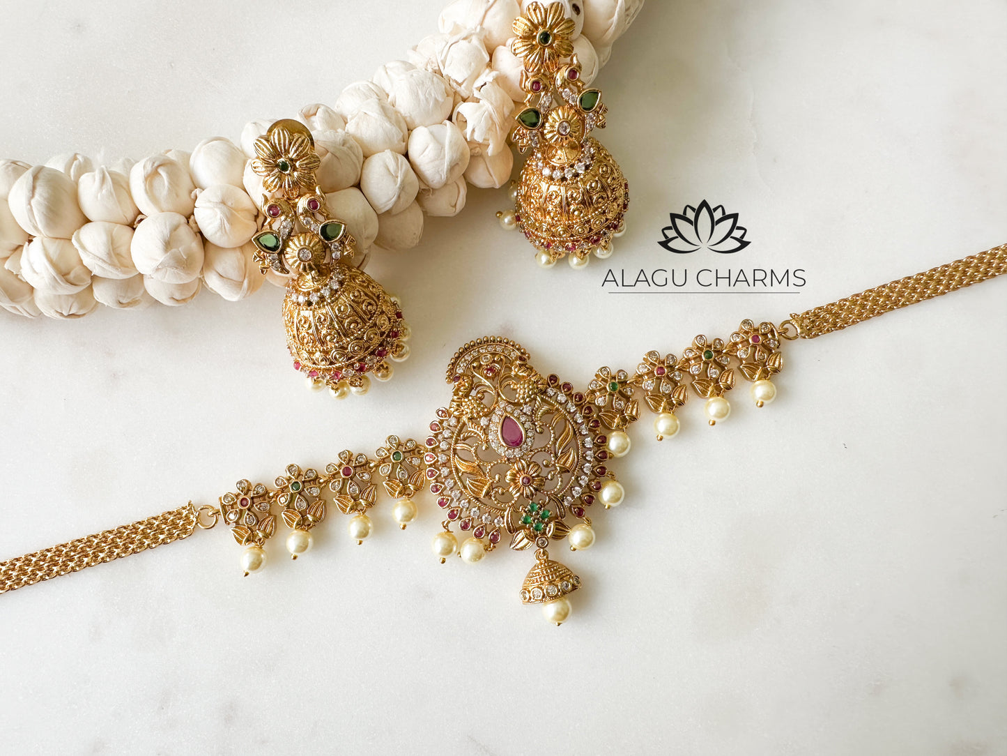 Traditional choker set with antique gold finish