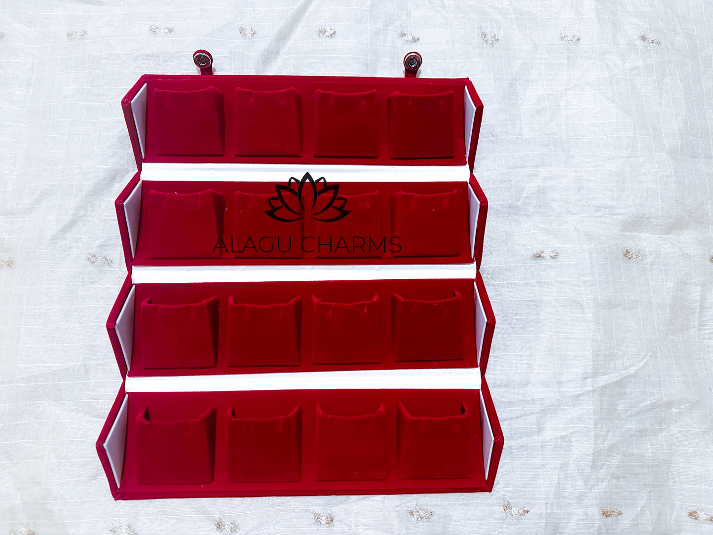 Velvet earrings organiser