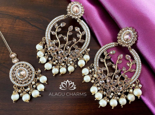 Exquisite Leaf-Cut Earring Tikka Set